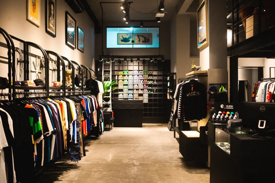 Khu trưng bày trong shop